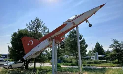 NATO Zirvesi öncesi Türk Yıldızları Belçika semalarında gösteri uçuşu yaptı