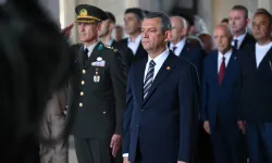 Özgür Özel’den Anıtkabir Ziyareti: Lozan’ın 102. Yılında “Tam Bağımsızlık” Vurgusu