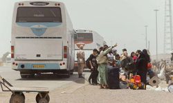 Afganistan’da otobüs faciası: 17’si çocuk 73 kişi hayatını kaybetti
