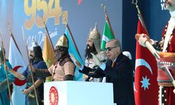Erdoğan’dan Malazgirt’te Suriye mesajı: “Yönünü Ankara’ya ve Şam’a dönenler kazanacak”