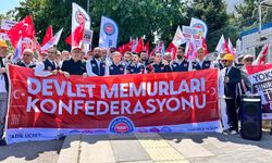 Memurlardan dikkat çeken eylem: "Zam Papua Yeni Gine Kinası ile verilsin"
