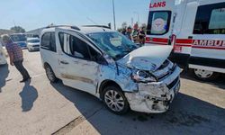 Amasya’da halk otobüsü ile hafif ticari araç çarpıştı: 3 yaralı