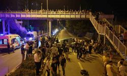 Araç hurdaya döndü: 3 genç ekiplerce sağ salim çıkarıldı!