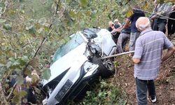 Giresun’da feci kaza: Otomobil dereye yuvarlandı 1 ölü 2 yaralı