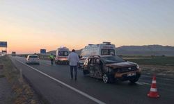 Konya’da kontrolden çıkan otomobil karşı şeride geçti