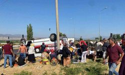 Manisa’da ambulans otomobille çarpıştı: 2’si ağır 7 yaralı