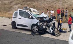 Nevşehir’de feci kaza: Hafif ticari araç tıra çarptı 1 ölü 1 yaralı