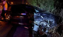 Sakarya Hendek’te İki Otomobil Kafa Kafaya Çarpıştı: 1’i Ağır 8 Yaralı