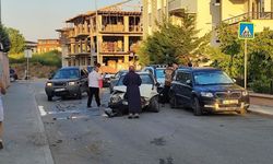 Sakarya’da kadının öfkesi sokağı karıştırdı: Cip ile eşinin aracına defalarca çarptı
