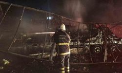 Şanlıurfa’da seyir halindeki tır alev aldı: Araç hurdaya döndü