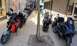 Konya Sokak’ta ara sokak motosiklet otoparkı oldu