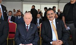 Malazgirt’te sürpriz kare: Bahçeli ile DEM’li Başkan yan yana!