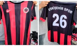 Kırmızı-Karalı taraftar üretim hatası Gençlerbirliği/Eskişehirspor formasıyla ikilem yaşadı