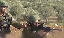 İsrail askeri zevk için Gazzeli çocuğu vurdu ardından sevinç çığlıkları attı!