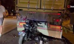 Motosiklet tırın dorsesine ok gibi saplandı, 1 ölü 1 ağır yaralı