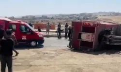 Yangına müdahaleye giden itfaiyeciler kaza yaptı: Beş yaralı