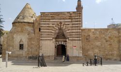 Anadolu Türklüğünün Sembol Yapılarından Caca Bey Cami