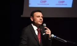 Özgür Çelik yeniden CHP İstanbul İl Başkanı seçildi!