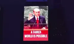 Erdoğan’ın “Daha adil bir dünya mümkün” mesajı Times Meydanı’nda yansıtıldı
