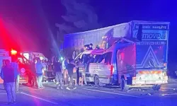 Mersin’de tarım işçilerini taşıyan minibüs TIR’a çarptı: 3 ölü, 16 yaralı