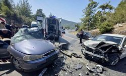 Antalya Akseki’de iki otomobil çarpıştı: 8 kişi yaralandı