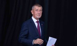 Çekya’da seçim şoku: Eski Başbakan Babis’e koltuk değnekli saldırı!