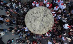 Edirne’de dev tencerede 6 ton pilav pişirildi! Vatandaşlar akın etti