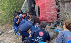 İtfaiye aracı şarampole yuvarlandı: 2 itfaiye eri yaralı