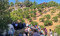 Niğde’deki kazada ölen aynı aileden 3 kişi adana’da yan yana toprağa verildi