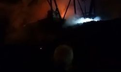 Samanlık alev alev yandı! Ev son anda kurtarıldı