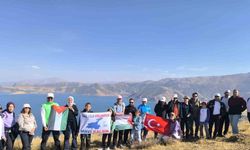 Tatvan’da doğaseverler Van Gölü için yürüdü