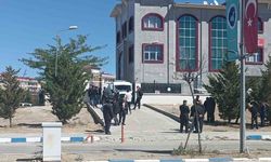 Van Gürpınar’da barışmaya giderken öldürülen anne ve 2 oğlu yan yana defnedildi