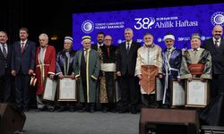 Yarım asırlık süpürge ustasına ahilik beratı verildi