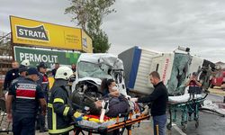 Tekirdağ’da can pazarı: İşçi servisi ile kamyon çarpıştı, 3 ölü 9 yaralı