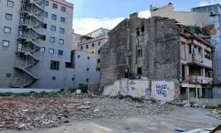 Karanfil Sokak’ta yıkım ve hafriyatlar sürüyor
