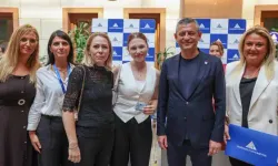 Özgür Özel'den vefa:  Ferdi Zeyrek'in kızının üniversite kayıt işlemine eşlik etti!