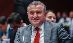 Bakan Osman Aşkın Bak’tan Milli Yüzücü Defne Kurt’a tebrik