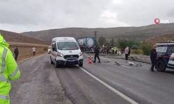 Sivas’ta feci kaza! Otobüs ile tır çarpıştı: 3’ü ağır 18 yaralı