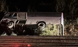 Afyonkarahisar’da midibüs devrildi: 12 yaralı