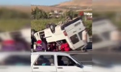 Şanlıurfa’da işçileri taşıyan minibüs devrildi: 20 yaralı!