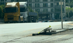 Ankara Çakırlar'da bozuk kilit taşları ve kırık yol levhaları tehlike saçıyor!
