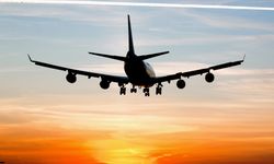 Afgan çocuğun tehlikeli yolculuğu yürekleri ağza getirdi