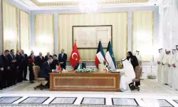Cumhurbaşkanı Erdoğan Körfez turuna Kuveyt’ten başladı: 4 anlaşma imzalandı, Emir’e Togg hediye edildi