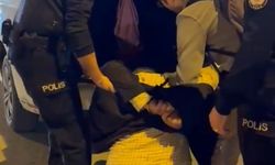 Ankara’da alkolik şahıs önce sürücülere ve araçlara sonra polise saldırdı!
