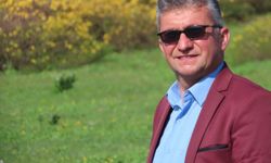 Bursa’da sahnede şarkı söylerken kalp krizi geçiren sanatçı hayatını kaybetti