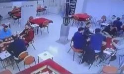 Kahvehanede ilginç anlar: Deprem olurken okey oynamaya devam ettiler