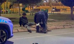 Kayseri’de parkta bıçaklı kavga! 1 ağır 4 yaralı