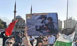 Kayseri’de sağlık çalışanlarından Gazze’ye anlamlı yürüyüş! Önlüklerle vicdan nöbeti