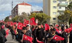 Sincan’da Cumhuriyet coşkusu: Binlerce kişi ellerinde Türk bayraklarıyla yürüdü