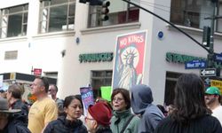 Trump yönetimine büyük protesto: New York'ta "Krallara hayır" sloganları yükseldi